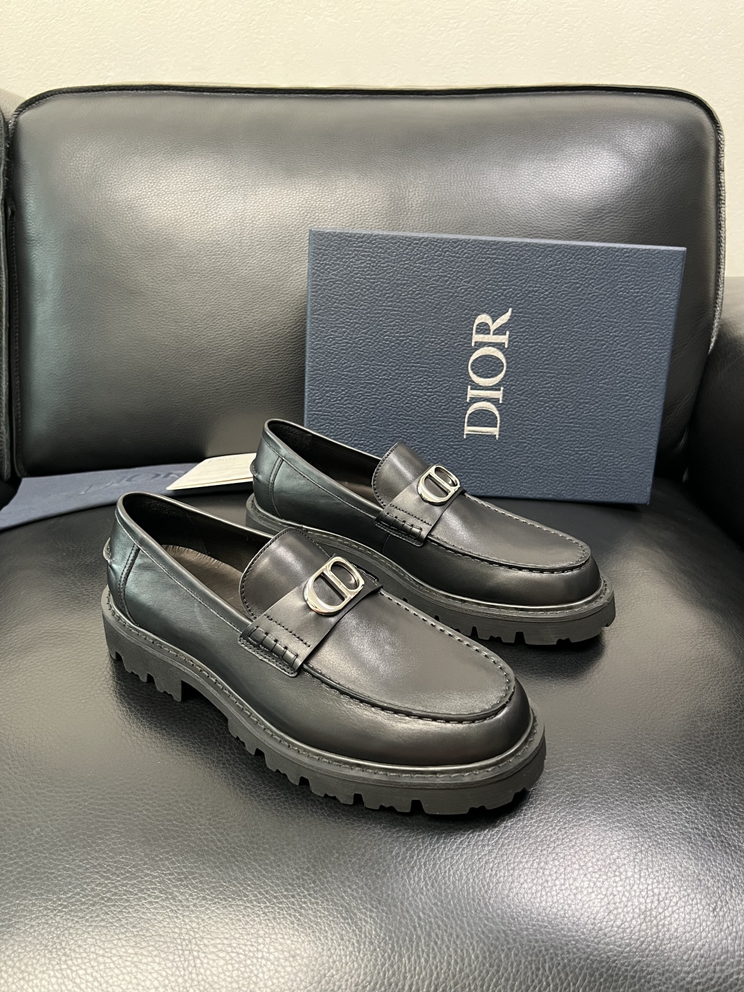 Dior 顶级工艺品 迪奥 专柜同步 原厂配置，意大利进口原版牛皮面料，透气舒适进口水染牛里垫，鞋底：原