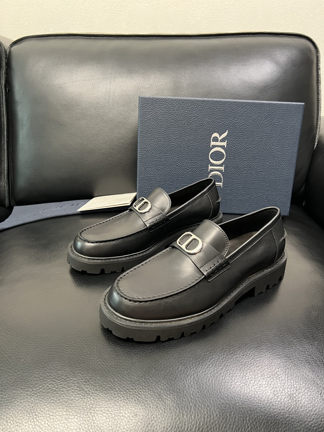 Dior 顶级工艺品 迪奥 专柜同步 原厂配置，意大利进口原版牛皮面料，透气舒适进口水染牛里垫，鞋底：原