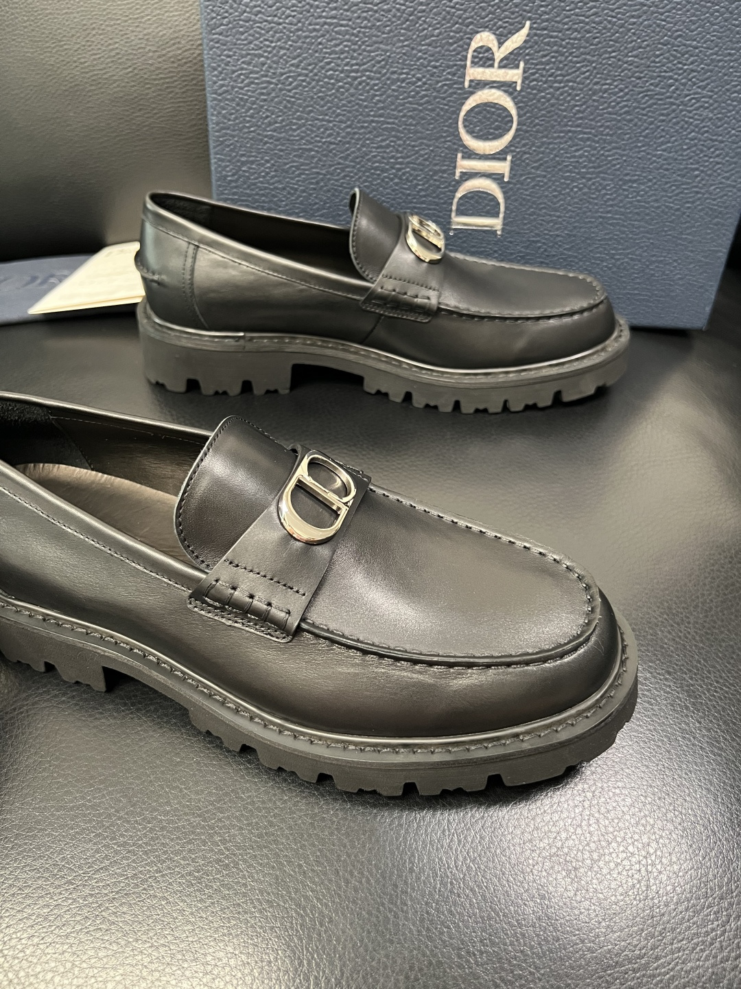 Dior 顶级工艺品 迪奥 专柜同步 原厂配置，意大利进口原版牛皮面料，透气舒适进口水染牛里垫，鞋底：原