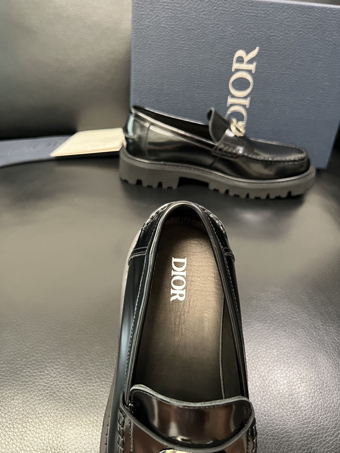 Dior 顶级工艺品 迪奥 专柜同步 原厂配置，意大利进口原版牛皮面料，透气舒适进口水染牛里垫，鞋底：原
