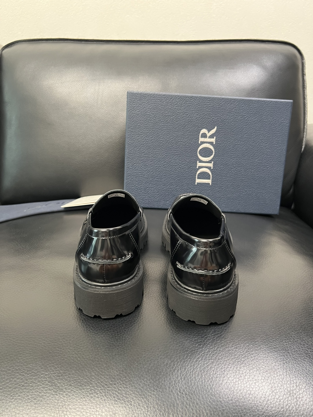 Dior 顶级工艺品 迪奥 专柜同步 原厂配置，意大利进口原版牛皮面料，透气舒适进口水染牛里垫，鞋底：原