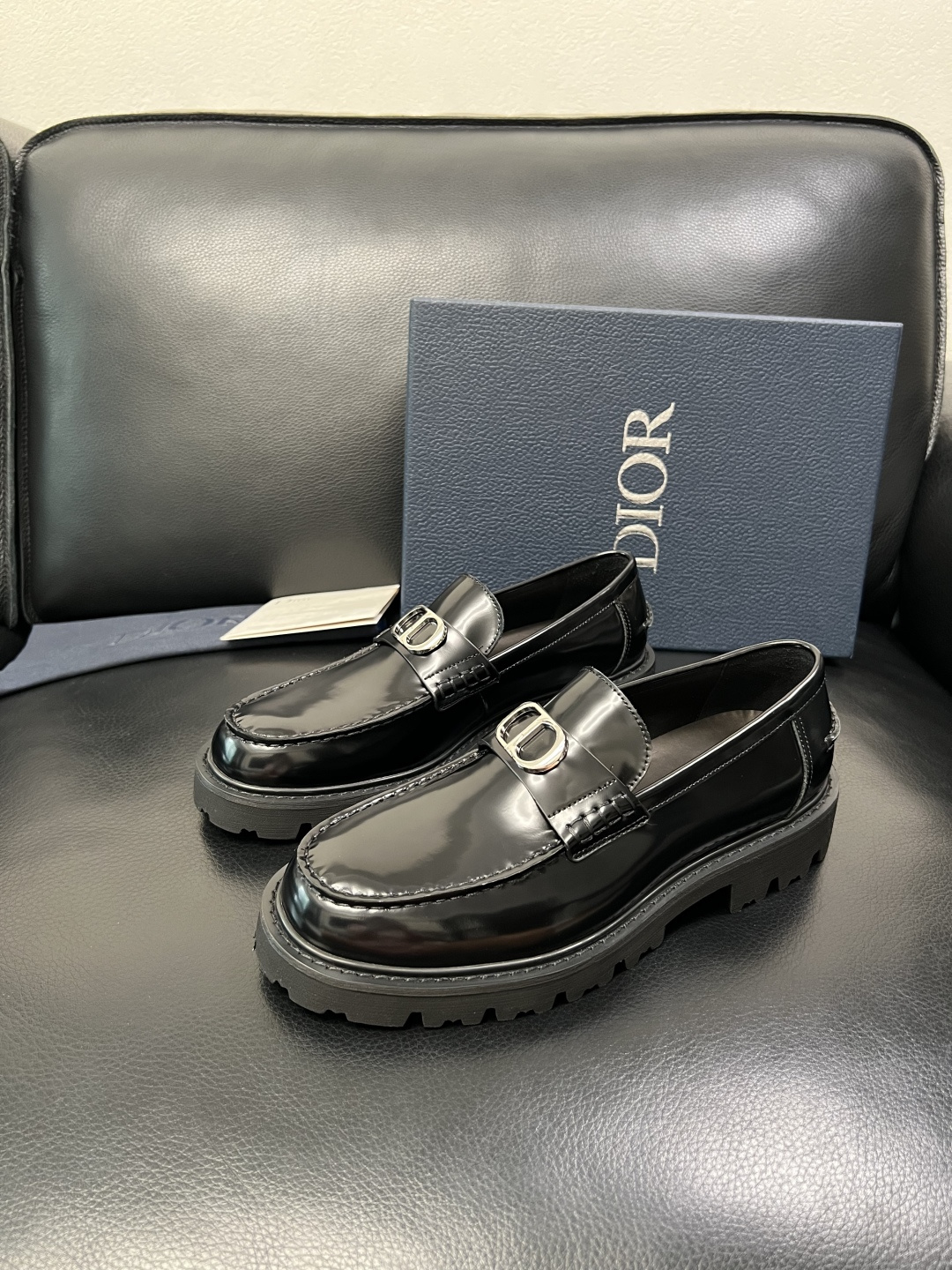 Dior 顶级工艺品 迪奥 专柜同步 原厂配置，意大利进口原版牛皮面料，透气舒适进口水染牛里垫，鞋底：原