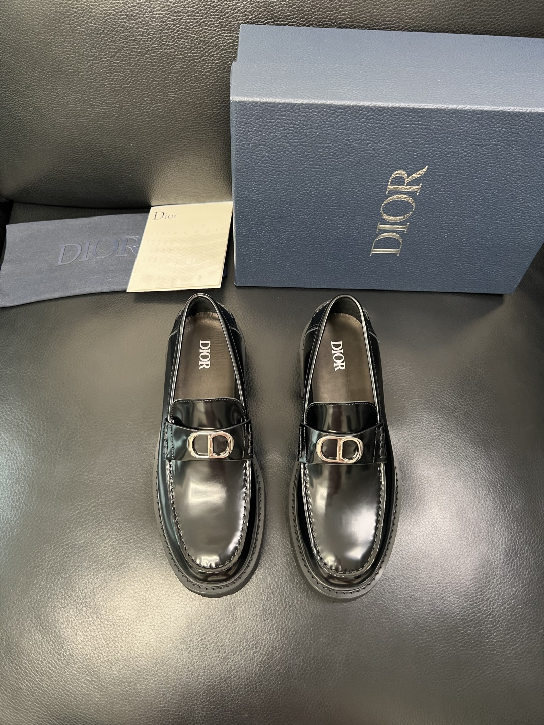 Dior 顶级工艺品 迪奥 专柜同步 原厂配置，意大利进口原版牛皮面料，透气舒适进口水染牛里垫，鞋底：原