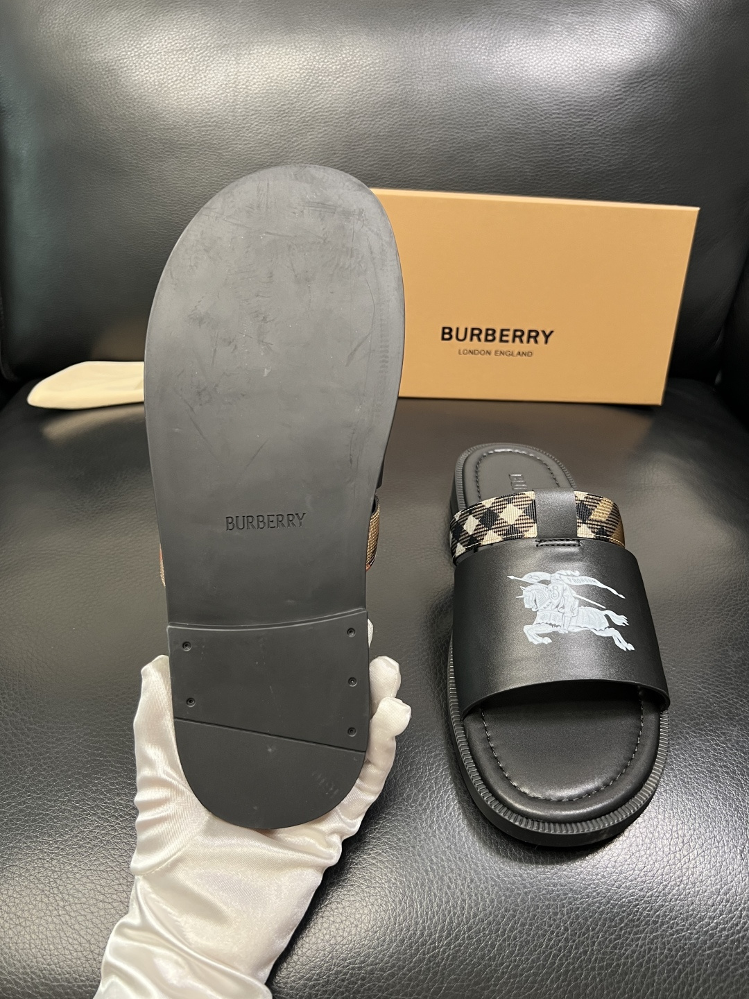 BURBERRY 顶级工艺品 巴宝莉 拖鞋专柜同步，原厂配置意大利进口牛皮面料，高品质复杂拼接工艺，进口