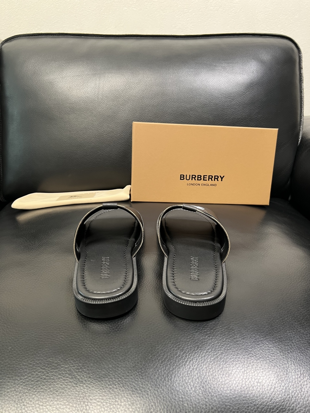 BURBERRY 顶级工艺品 巴宝莉 拖鞋专柜同步，原厂配置意大利进口牛皮面料，高品质复杂拼接工艺，进口