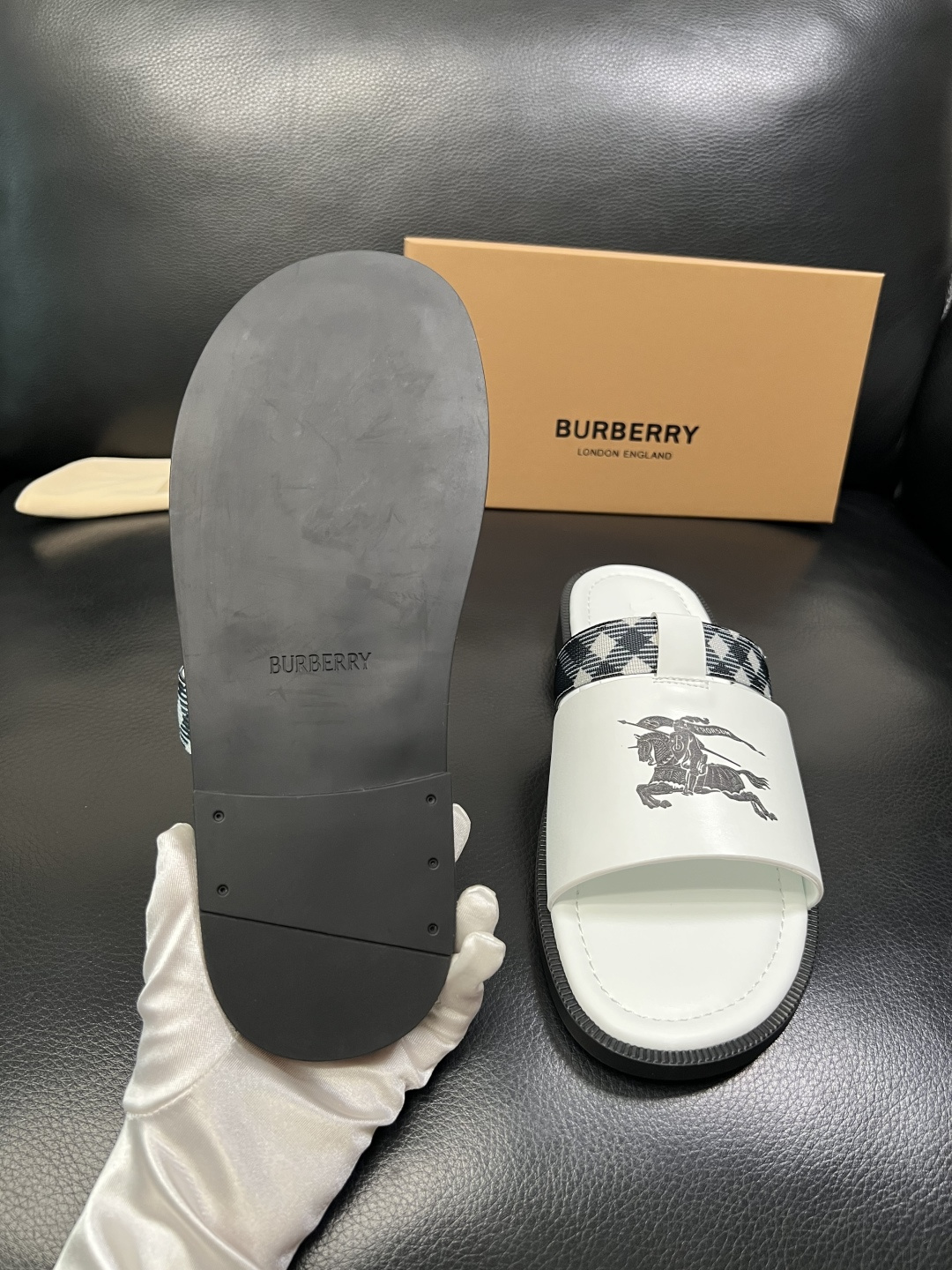 BURBERRY 顶级工艺品 巴宝莉 拖鞋专柜同步，原厂配置意大利进口牛皮面料，高品质复杂拼接工艺，进口