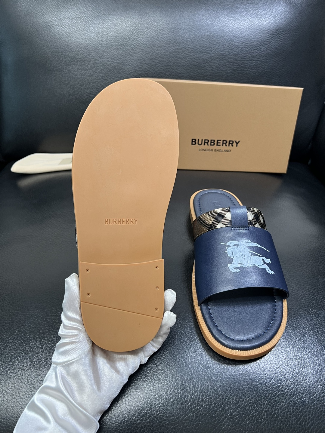 BURBERRY 顶级工艺品 巴宝莉 拖鞋专柜同步，原厂配置意大利进口牛皮面料，高品质复杂拼接工艺，进口