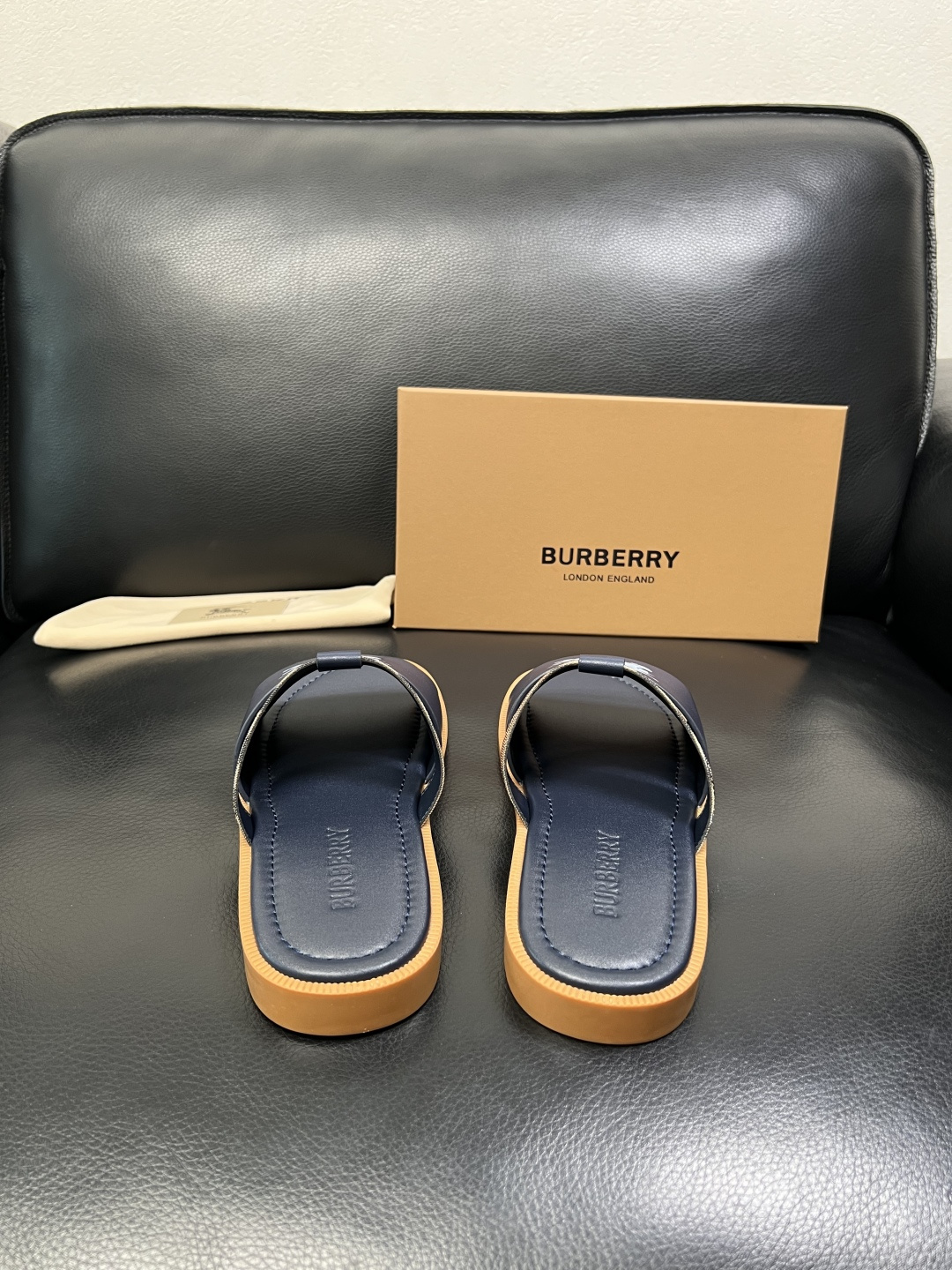 BURBERRY 顶级工艺品 巴宝莉 拖鞋专柜同步，原厂配置意大利进口牛皮面料，高品质复杂拼接工艺，进口
