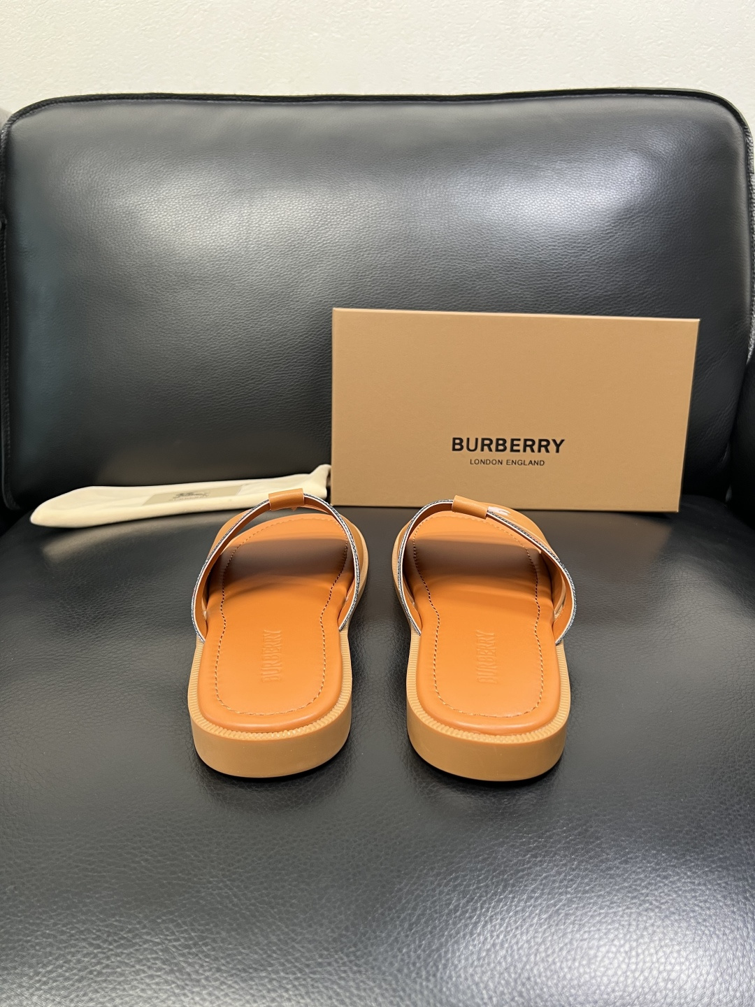 BURBERRY 顶级工艺品 巴宝莉 拖鞋专柜同步，原厂配置意大利进口牛皮面料，高品质复杂拼接工艺，进口
