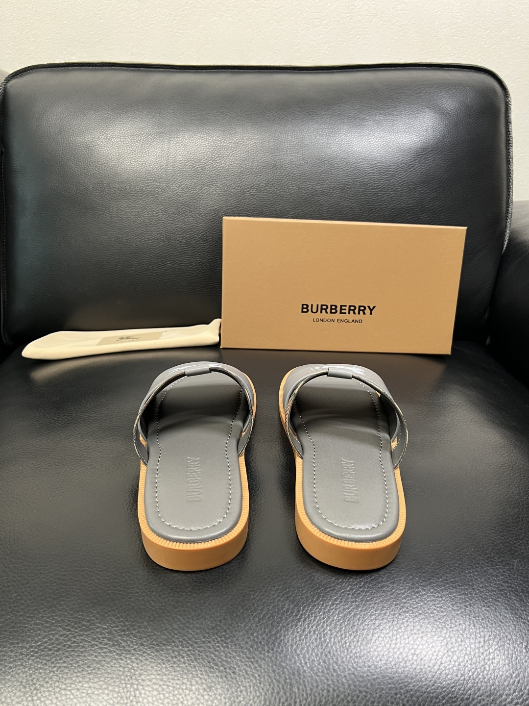 BURBERRY 顶级工艺品 巴宝莉 拖鞋专柜同步，原厂配置意大利进口牛皮面料，高品质复杂拼接工艺，进口