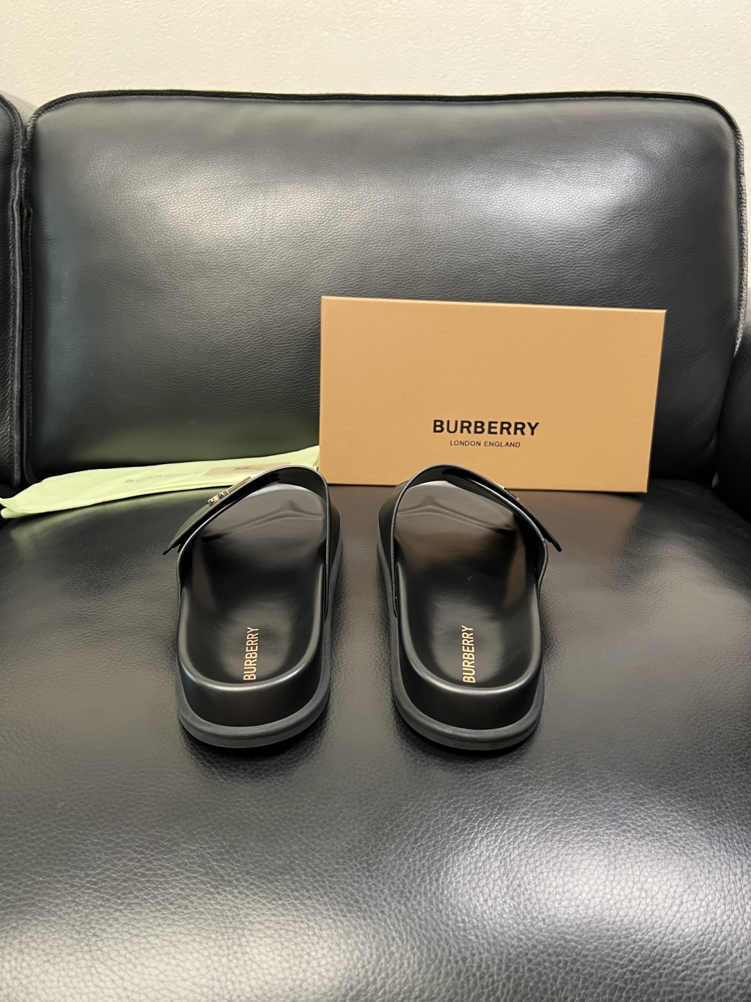 BURBERRY 顶级工艺品 巴宝莉 拖鞋专柜同步，原厂配置意大利进口牛皮面料，高品质复杂拼接工艺，进口