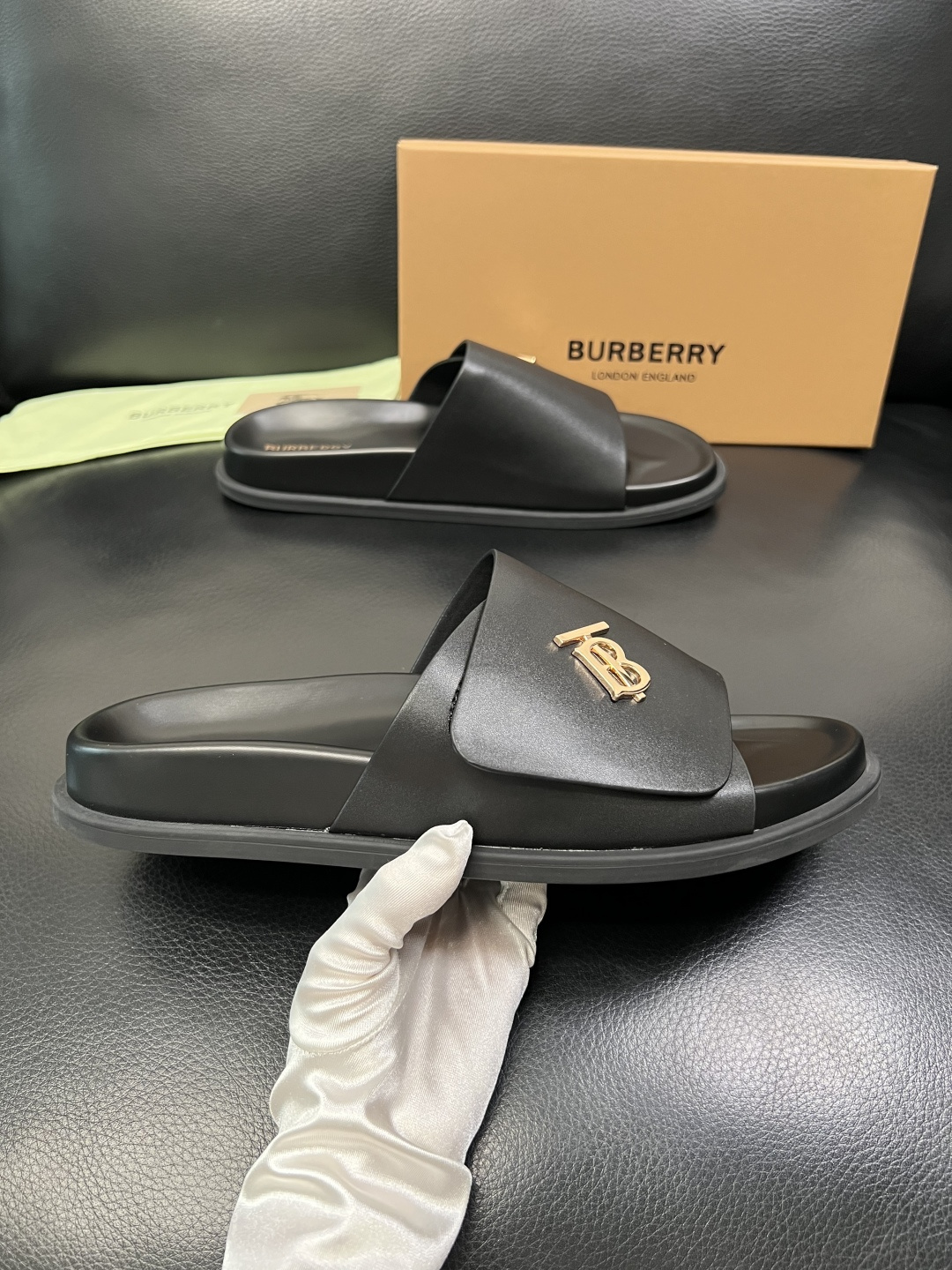 BURBERRY 顶级工艺品 巴宝莉 拖鞋专柜同步，原厂配置意大利进口牛皮面料，高品质复杂拼接工艺，进口