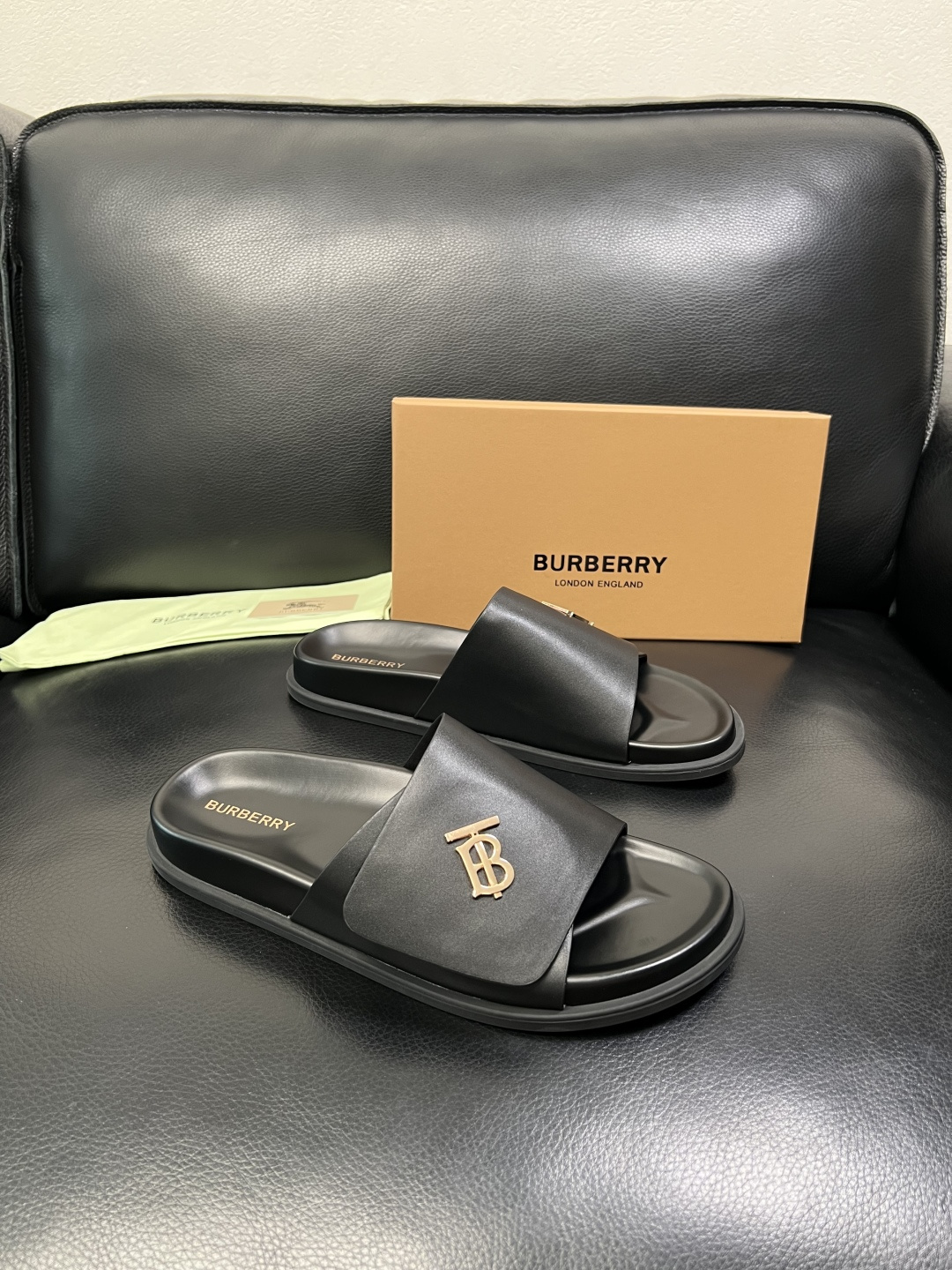 BURBERRY 顶级工艺品 巴宝莉 拖鞋专柜同步，原厂配置意大利进口牛皮面料，高品质复杂拼接工艺，进口