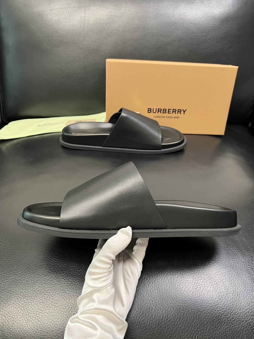BURBERRY 顶级工艺品 巴宝莉 拖鞋专柜同步，原厂配置意大利进口牛皮面料，高品质复杂拼接工艺，进口