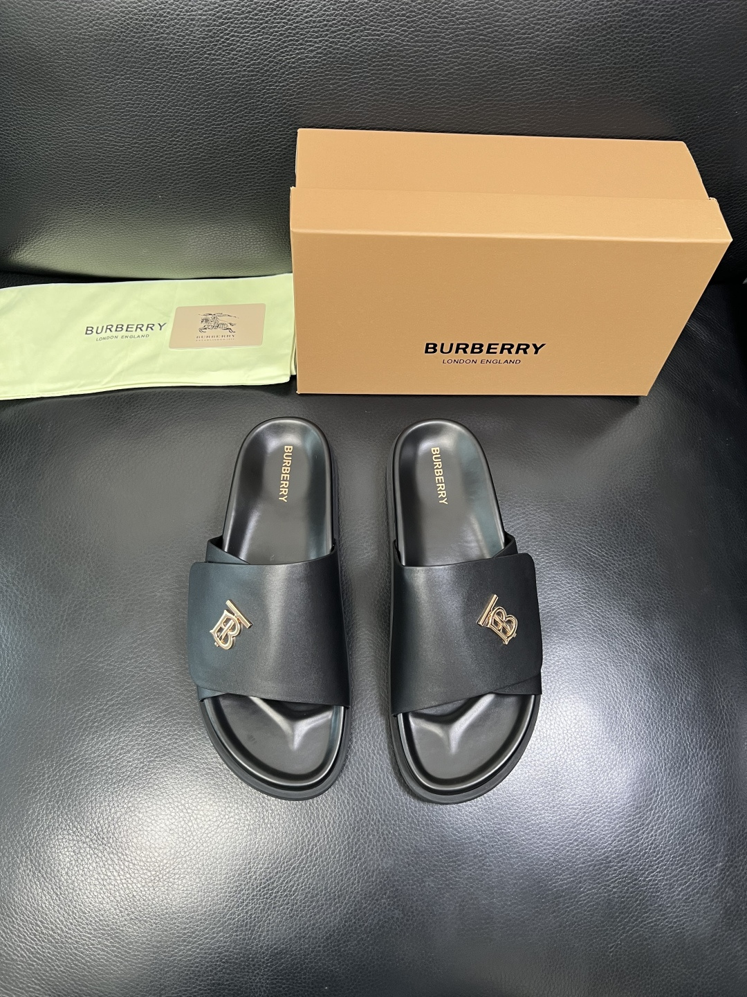 BURBERRY 顶级工艺品 巴宝莉 拖鞋专柜同步，原厂配置意大利进口牛皮面料，高品质复杂拼接工艺，进口