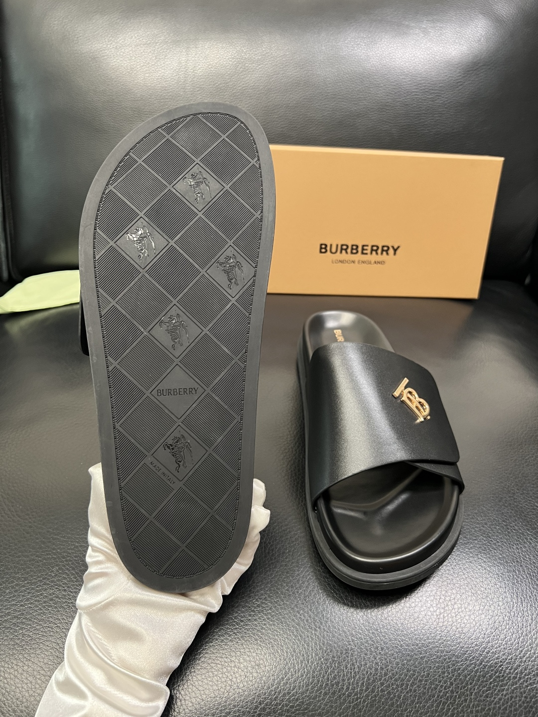 BURBERRY 顶级工艺品 巴宝莉 拖鞋专柜同步，原厂配置意大利进口牛皮面料，高品质复杂拼接工艺，进口
