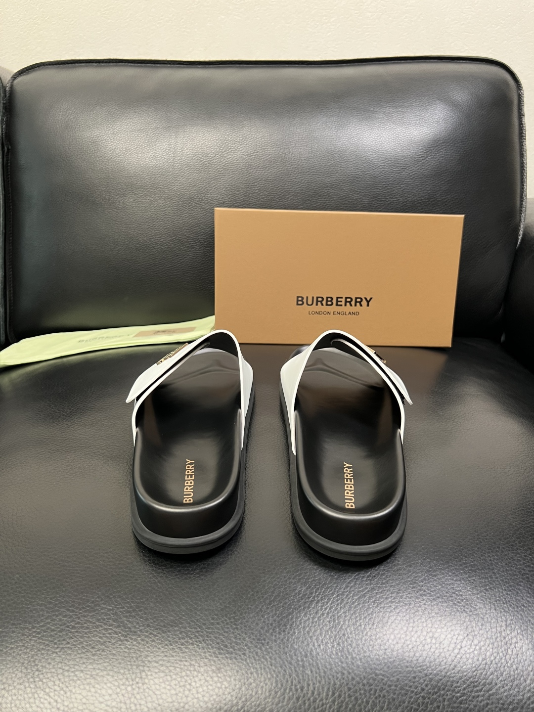 BURBERRY 顶级工艺品 巴宝莉 拖鞋专柜同步，原厂配置意大利进口牛皮面料，高品质复杂拼接工艺，进口