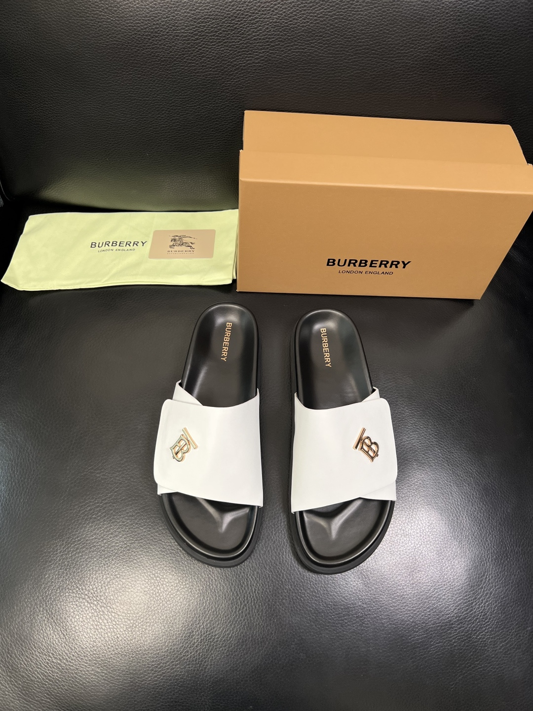 BURBERRY 顶级工艺品 巴宝莉 拖鞋专柜同步，原厂配置意大利进口牛皮面料，高品质复杂拼接工艺，进口