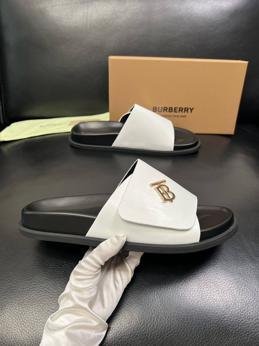 BURBERRY 顶级工艺品 巴宝莉 拖鞋专柜同步，原厂配置意大利进口牛皮面料，高品质复杂拼接工艺，进口