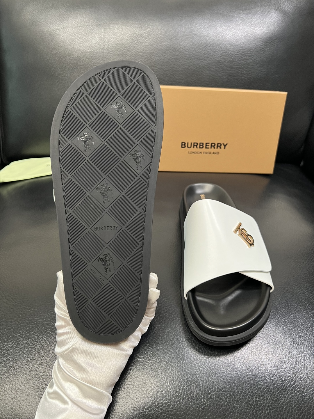 BURBERRY 顶级工艺品 巴宝莉 拖鞋专柜同步，原厂配置意大利进口牛皮面料，高品质复杂拼接工艺，进口