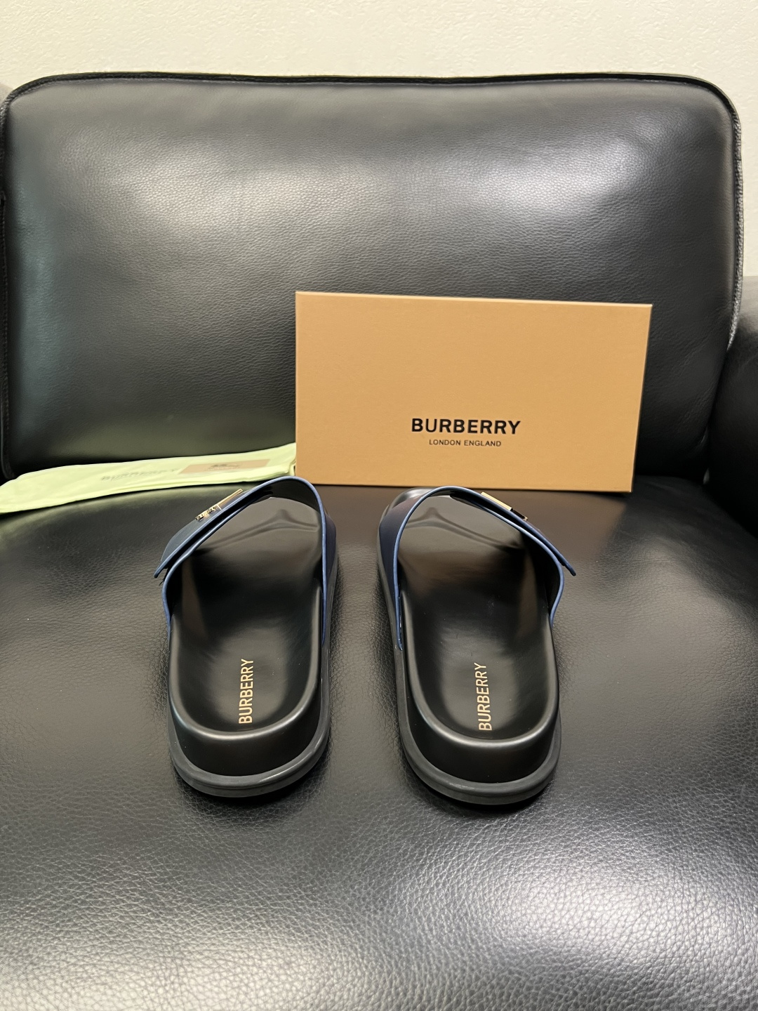 BURBERRY 顶级工艺品 巴宝莉 拖鞋专柜同步，原厂配置意大利进口牛皮面料，高品质复杂拼接工艺，进口