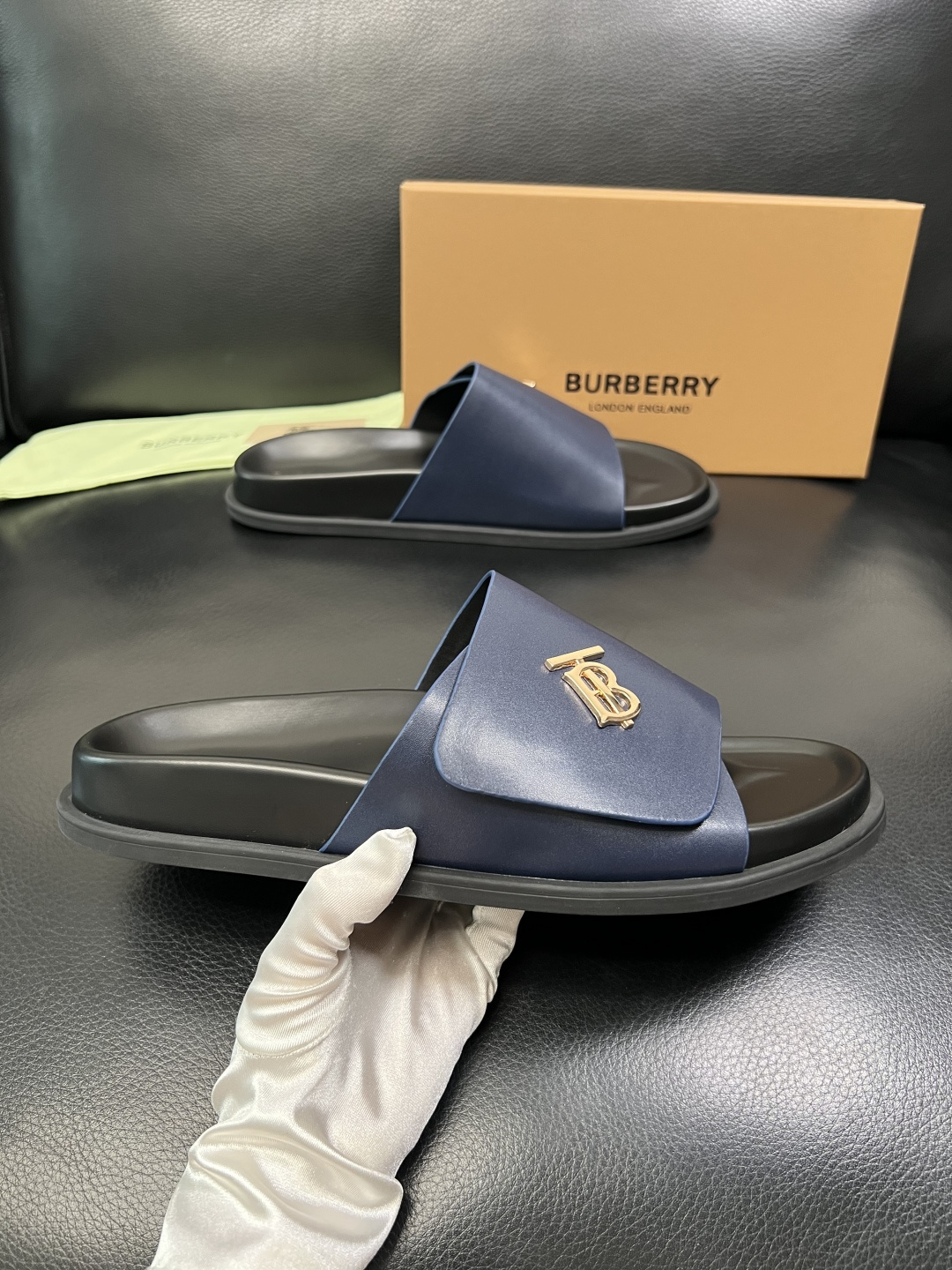 BURBERRY 顶级工艺品 巴宝莉 拖鞋专柜同步，原厂配置意大利进口牛皮面料，高品质复杂拼接工艺，进口