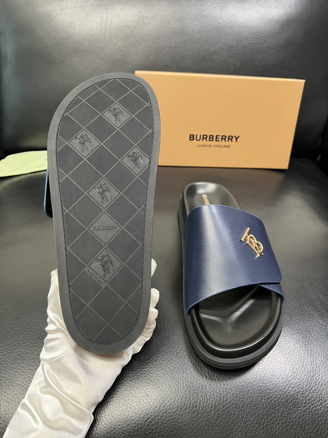 BURBERRY 顶级工艺品 巴宝莉 拖鞋专柜同步，原厂配置意大利进口牛皮面料，高品质复杂拼接工艺，进口