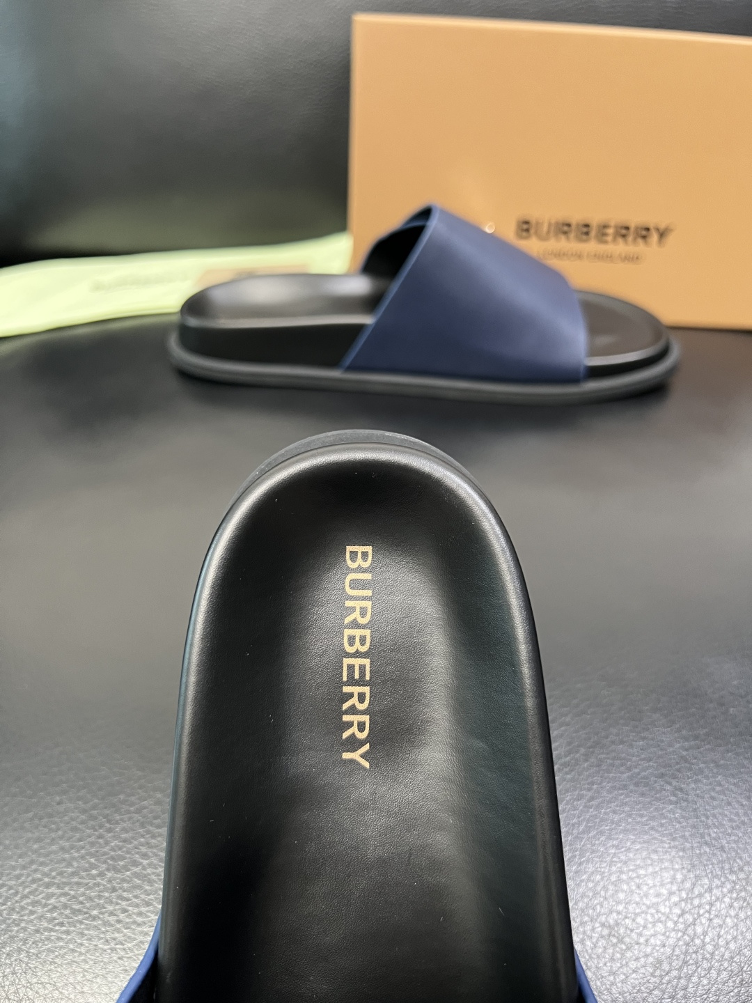 BURBERRY 顶级工艺品 巴宝莉 拖鞋专柜同步，原厂配置意大利进口牛皮面料，高品质复杂拼接工艺，进口