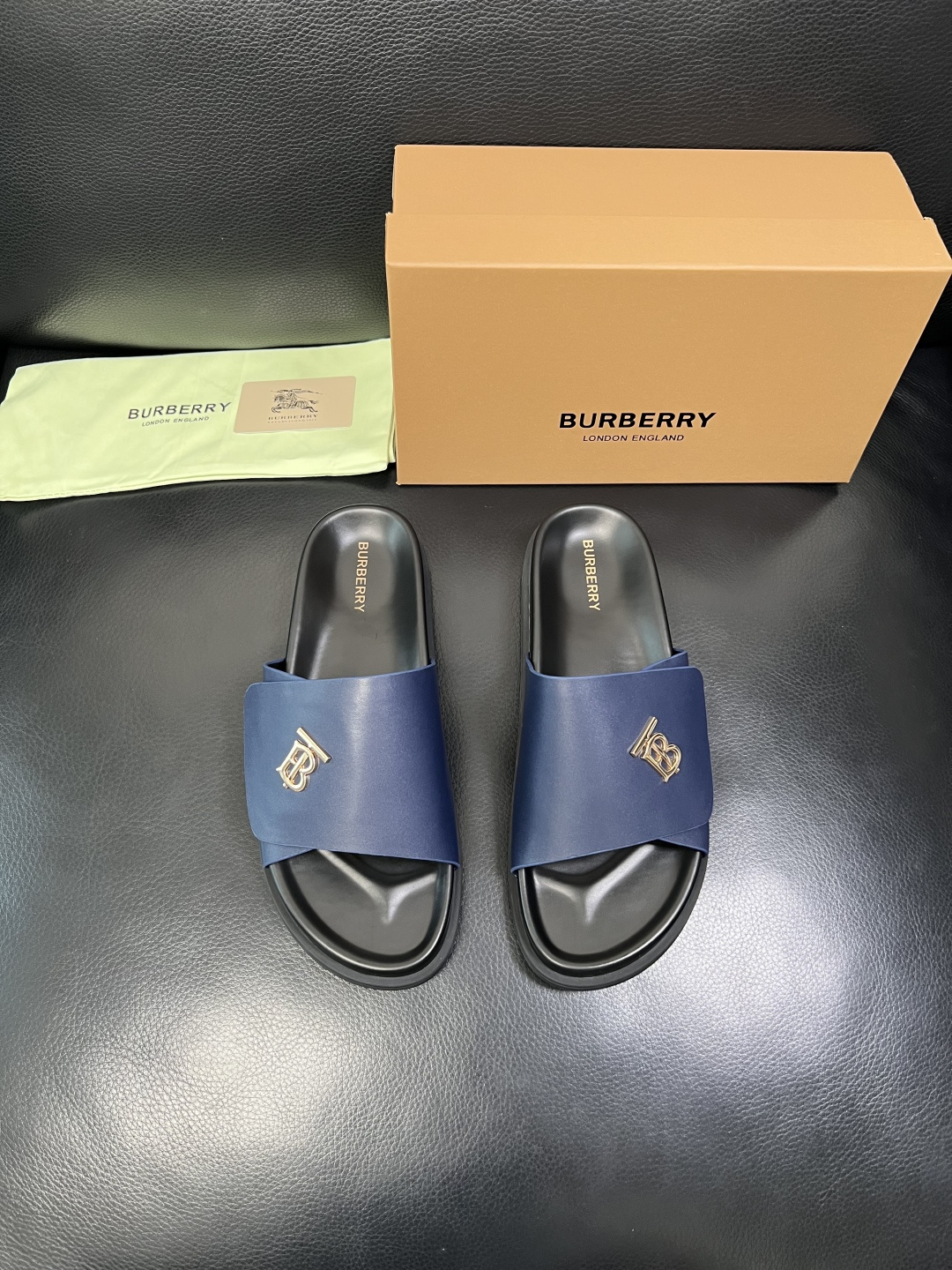 BURBERRY 顶级工艺品 巴宝莉 拖鞋专柜同步，原厂配置意大利进口牛皮面料，高品质复杂拼接工艺，进口