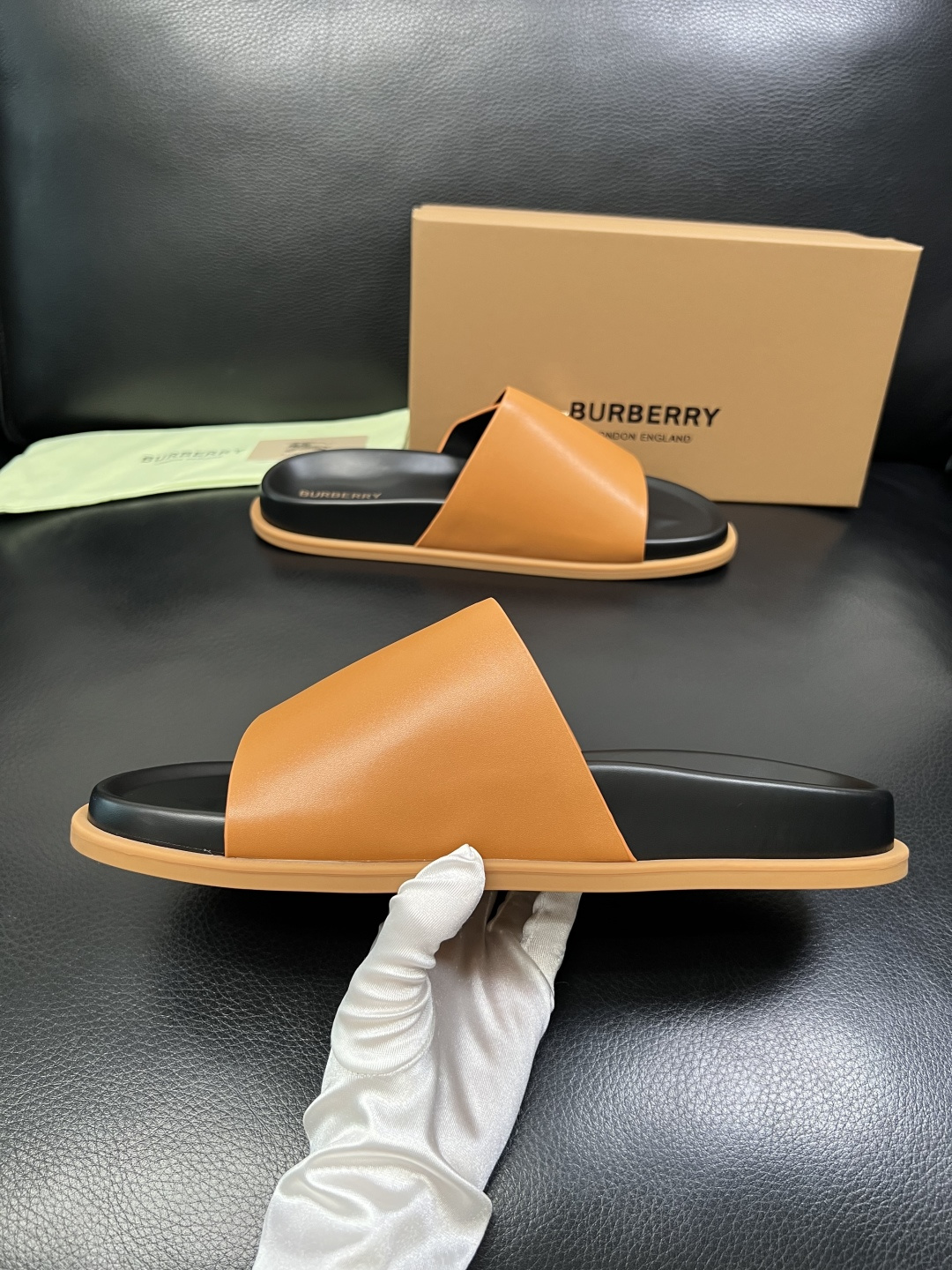 BURBERRY 顶级工艺品 巴宝莉 拖鞋专柜同步，原厂配置意大利进口牛皮面料，高品质复杂拼接工艺，进口