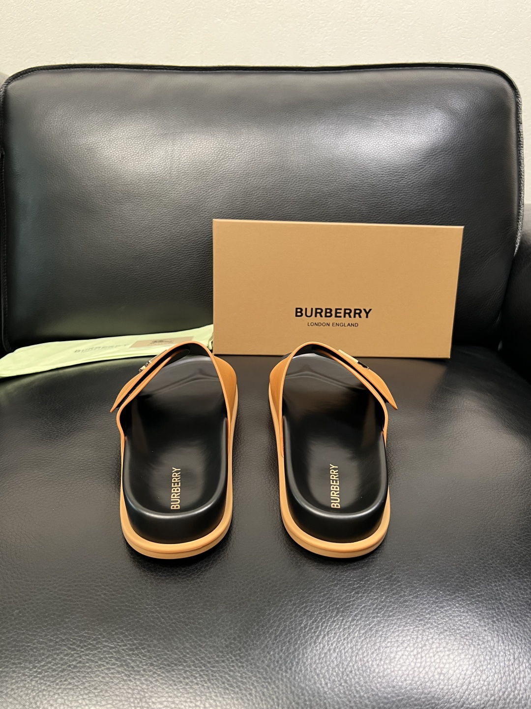 BURBERRY 顶级工艺品 巴宝莉 拖鞋专柜同步，原厂配置意大利进口牛皮面料，高品质复杂拼接工艺，进口