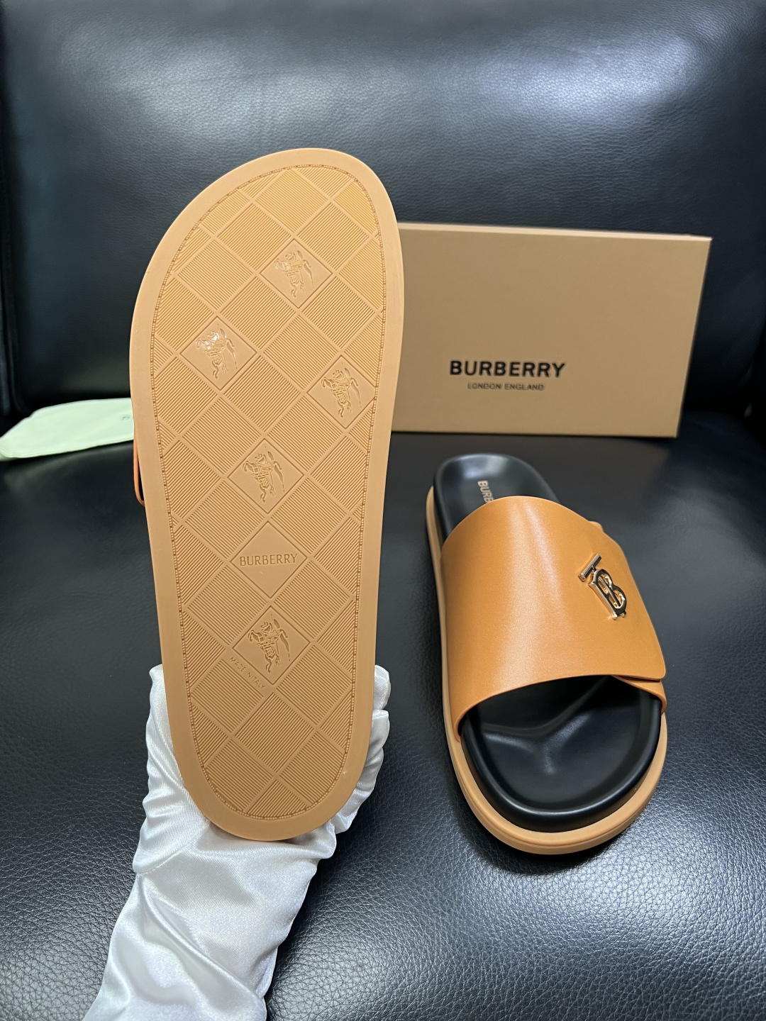 BURBERRY 顶级工艺品 巴宝莉 拖鞋专柜同步，原厂配置意大利进口牛皮面料，高品质复杂拼接工艺，进口