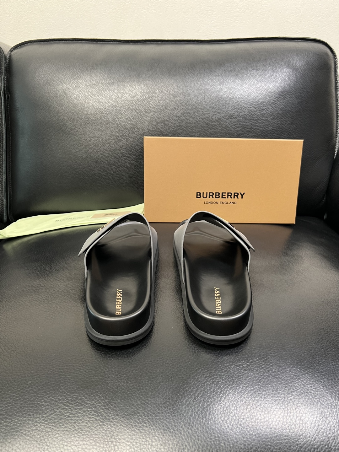 BURBERRY 顶级工艺品 巴宝莉 拖鞋专柜同步，原厂配置意大利进口牛皮面料，高品质复杂拼接工艺，进口