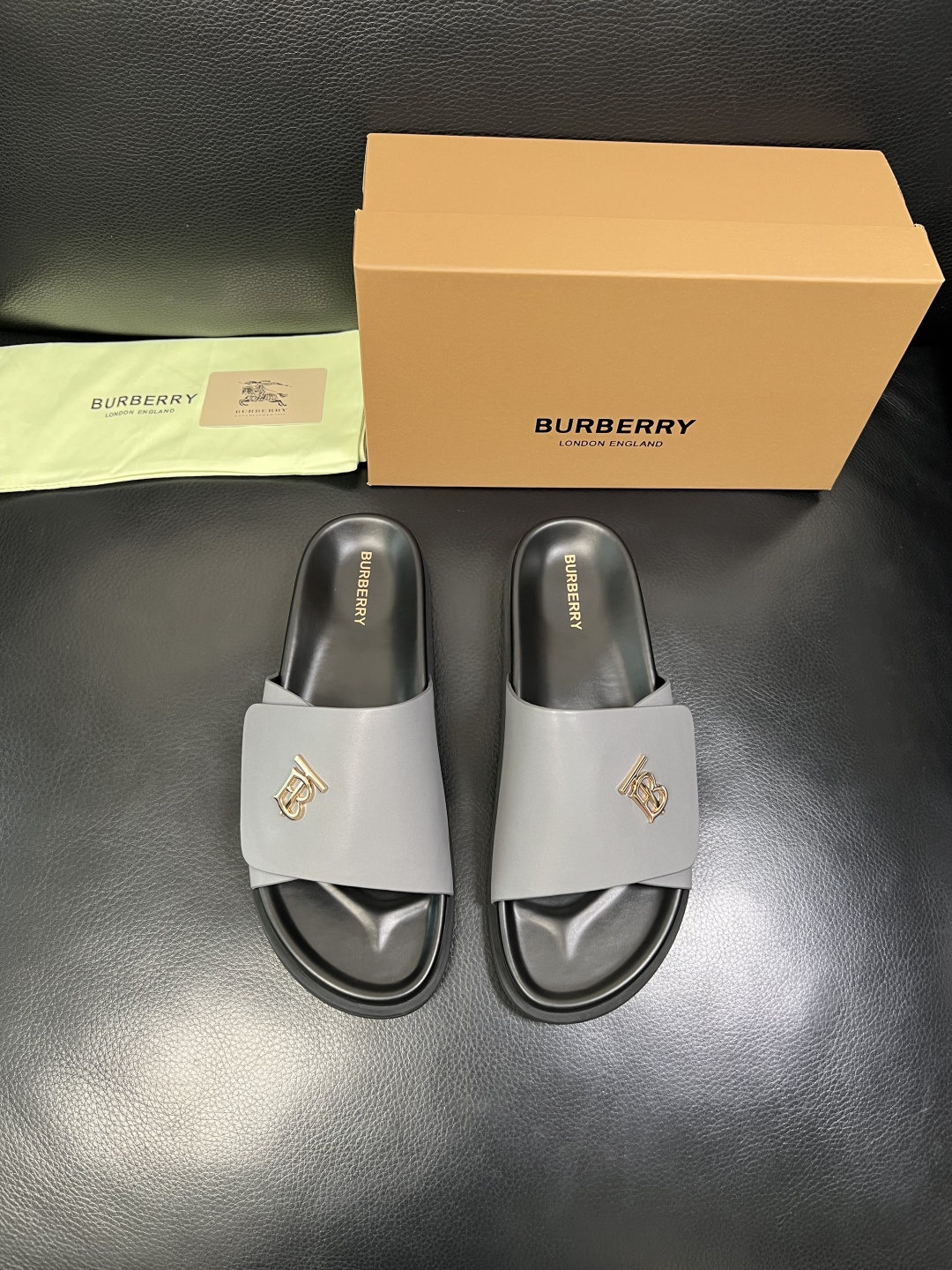 BURBERRY 顶级工艺品 巴宝莉 拖鞋专柜同步，原厂配置意大利进口牛皮面料，高品质复杂拼接工艺，进口