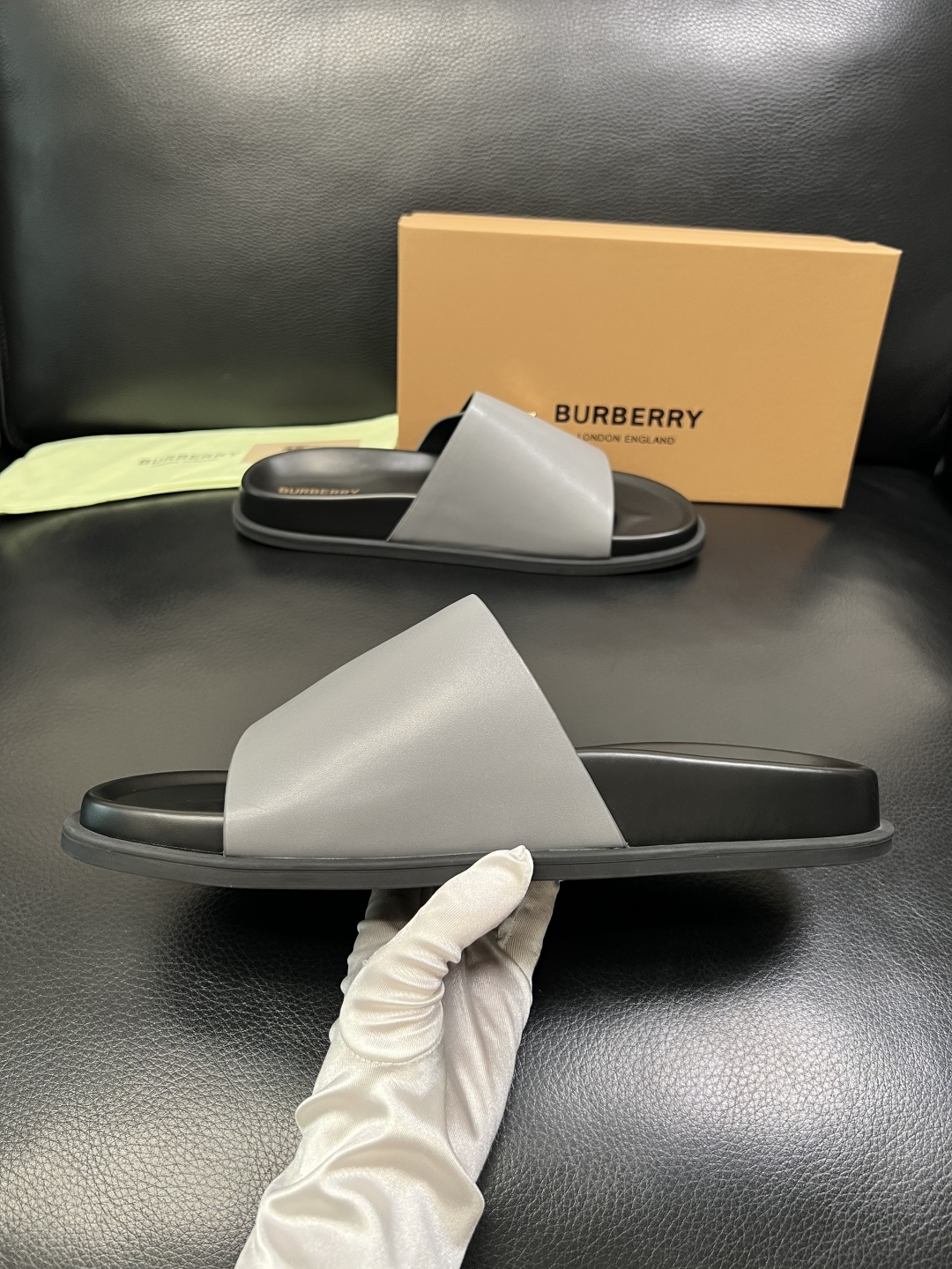 BURBERRY 顶级工艺品 巴宝莉 拖鞋专柜同步，原厂配置意大利进口牛皮面料，高品质复杂拼接工艺，进口