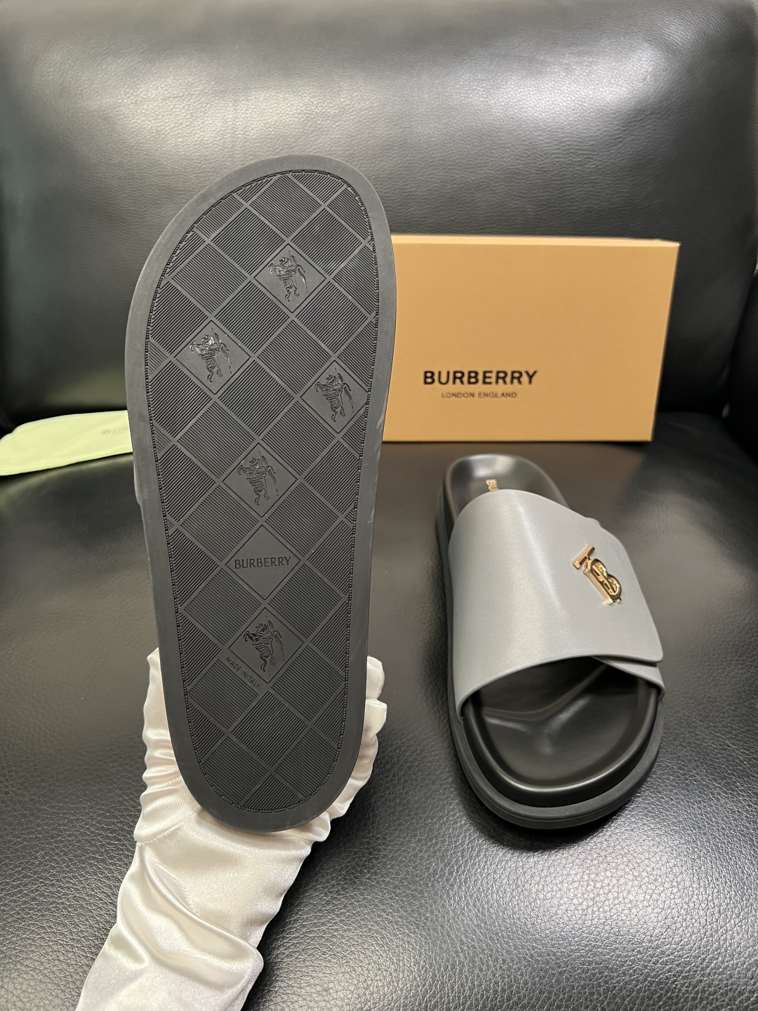 BURBERRY 顶级工艺品 巴宝莉 拖鞋专柜同步，原厂配置意大利进口牛皮面料，高品质复杂拼接工艺，进口