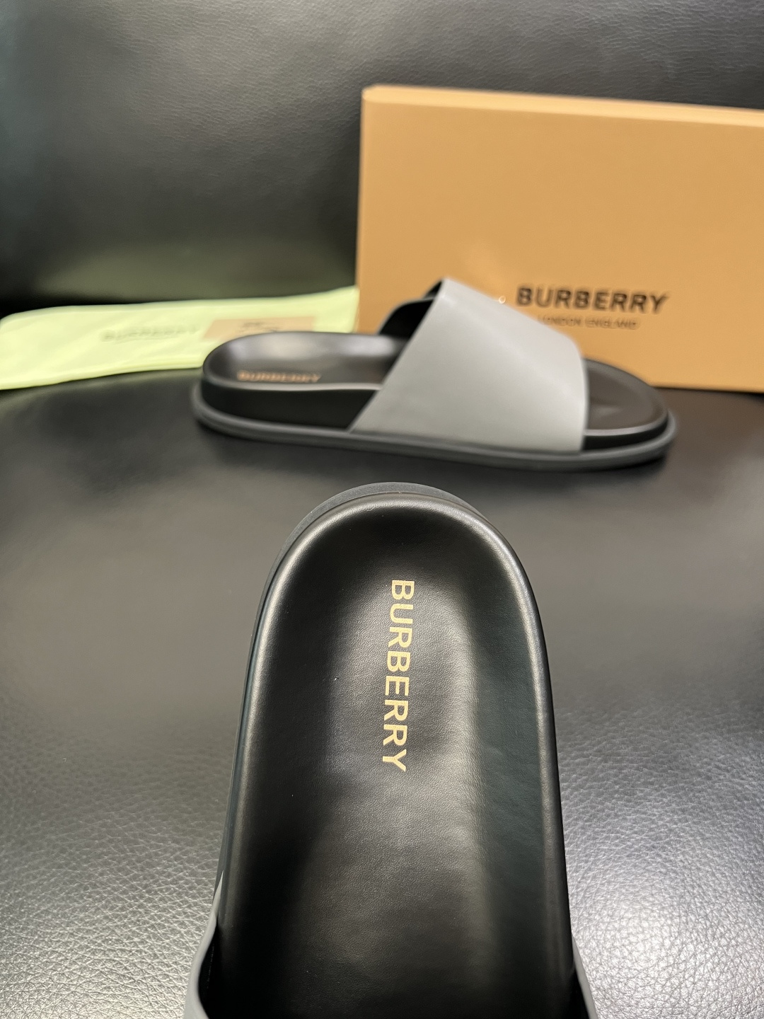 BURBERRY 顶级工艺品 巴宝莉 拖鞋专柜同步，原厂配置意大利进口牛皮面料，高品质复杂拼接工艺，进口