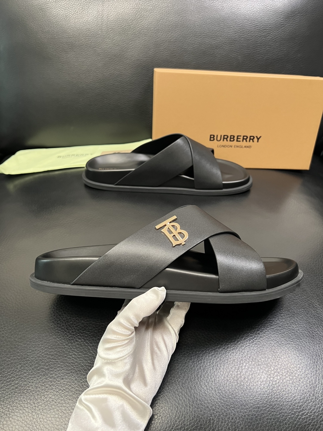 BURBERRY 顶级工艺品 巴宝莉 拖鞋专柜同步，原厂配置意大利进口牛皮面料，高品质复杂拼接工艺，进口