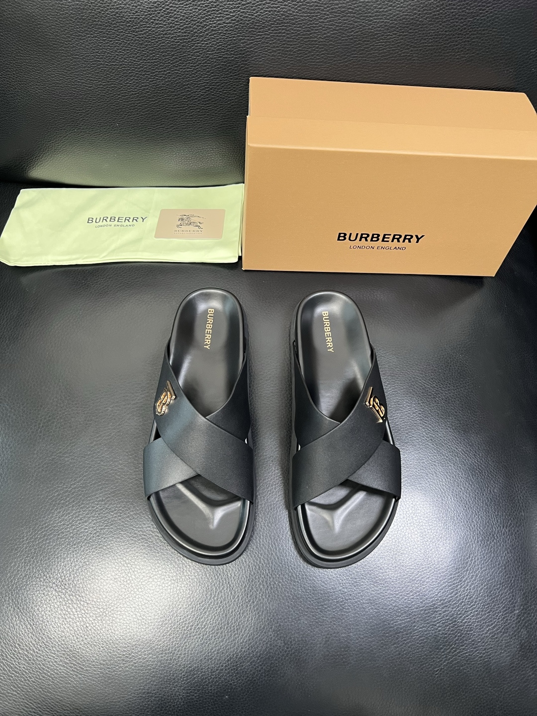BURBERRY 顶级工艺品 巴宝莉 拖鞋专柜同步，原厂配置意大利进口牛皮面料，高品质复杂拼接工艺，进口