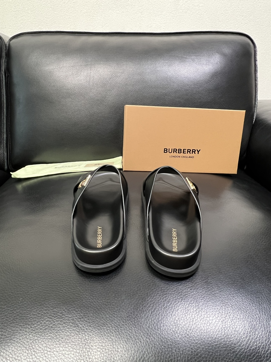 BURBERRY 顶级工艺品 巴宝莉 拖鞋专柜同步，原厂配置意大利进口牛皮面料，高品质复杂拼接工艺，进口