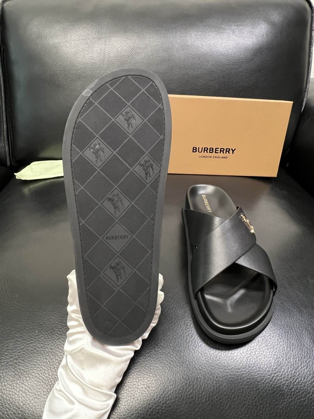BURBERRY 顶级工艺品 巴宝莉 拖鞋专柜同步，原厂配置意大利进口牛皮面料，高品质复杂拼接工艺，进口