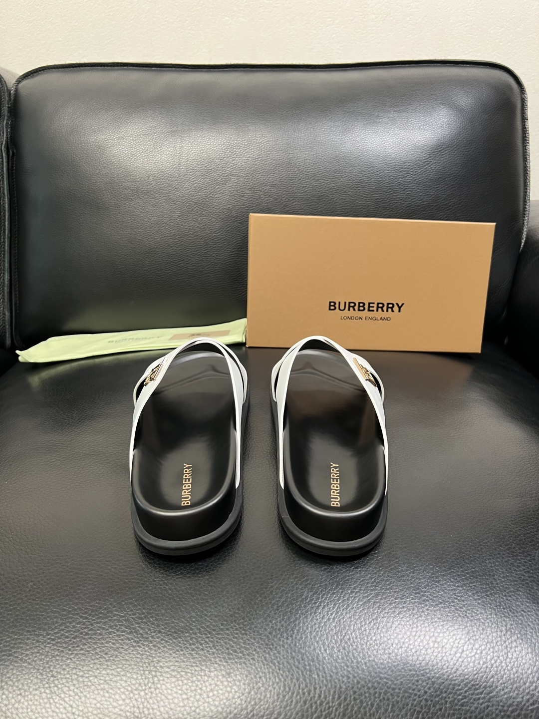 BURBERRY 顶级工艺品 巴宝莉 拖鞋专柜同步，原厂配置意大利进口牛皮面料，高品质复杂拼接工艺，进口