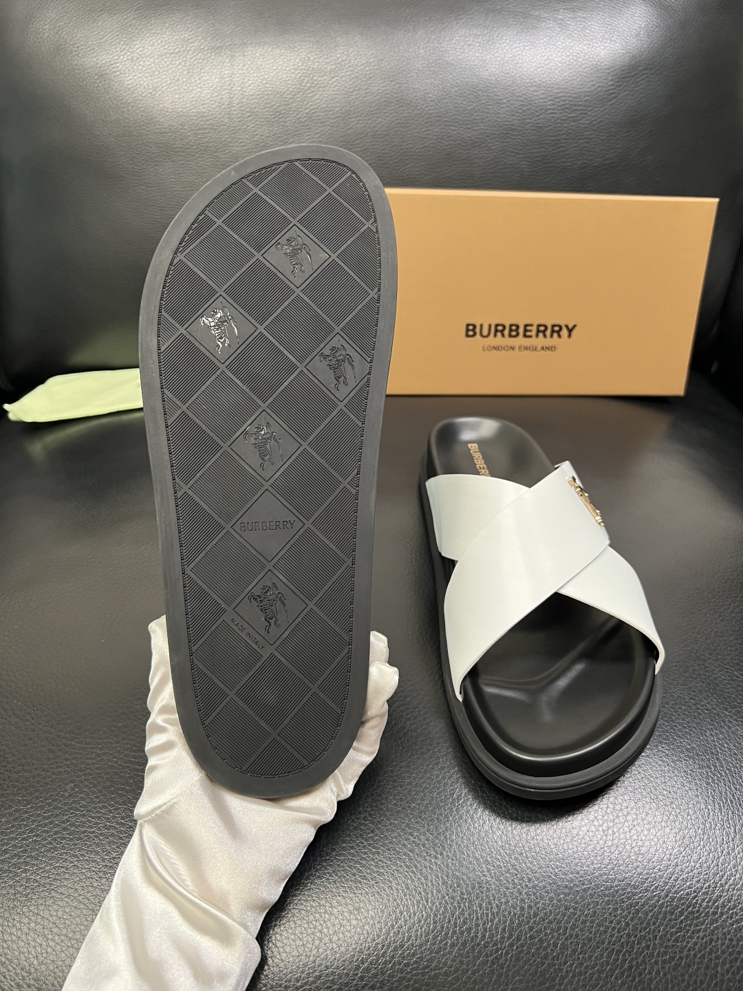 BURBERRY 顶级工艺品 巴宝莉 拖鞋专柜同步，原厂配置意大利进口牛皮面料，高品质复杂拼接工艺，进口