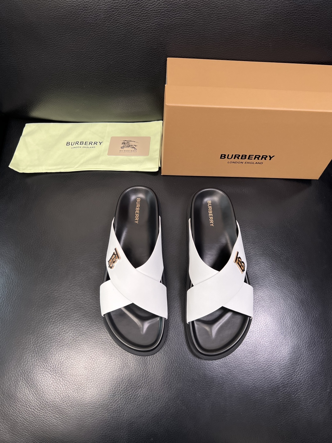 BURBERRY 顶级工艺品 巴宝莉 拖鞋专柜同步，原厂配置意大利进口牛皮面料，高品质复杂拼接工艺，进口