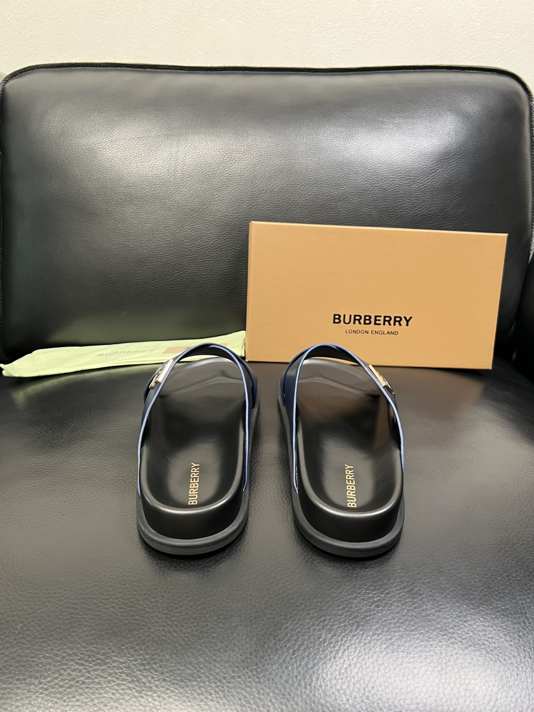 BURBERRY 顶级工艺品 巴宝莉 拖鞋专柜同步，原厂配置意大利进口牛皮面料，高品质复杂拼接工艺，进口