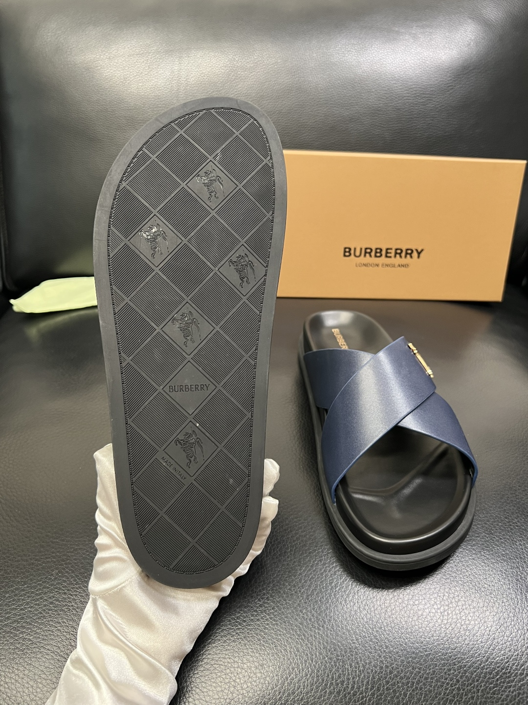 BURBERRY 顶级工艺品 巴宝莉 拖鞋专柜同步，原厂配置意大利进口牛皮面料，高品质复杂拼接工艺，进口