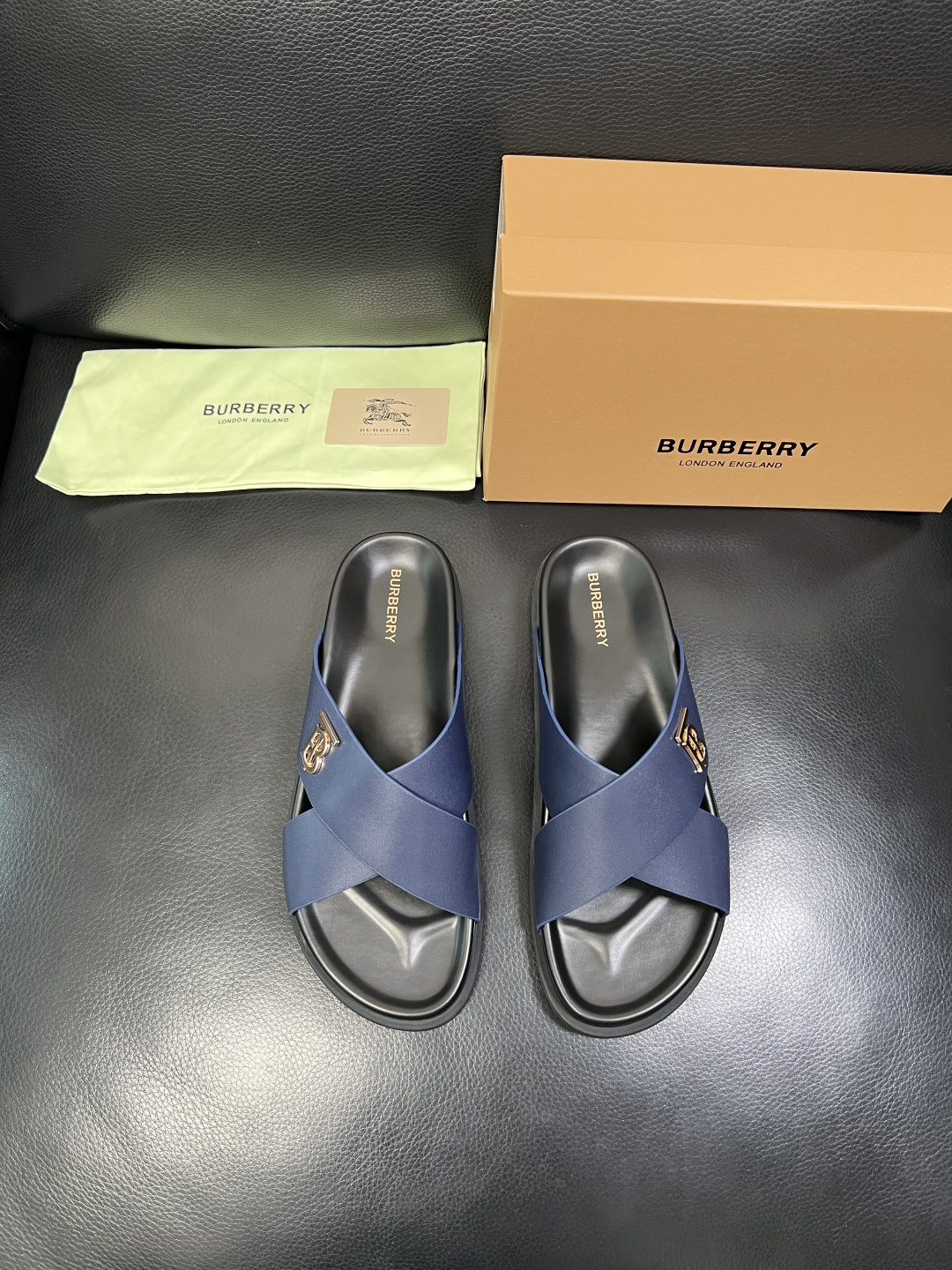BURBERRY 顶级工艺品 巴宝莉 拖鞋专柜同步，原厂配置意大利进口牛皮面料，高品质复杂拼接工艺，进口