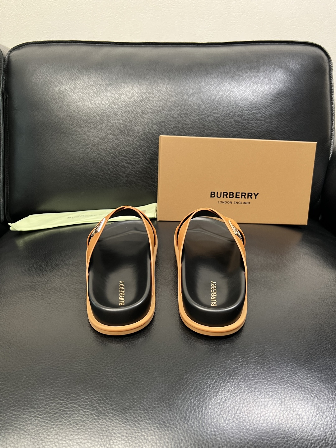 BURBERRY 顶级工艺品 巴宝莉 拖鞋专柜同步，原厂配置意大利进口牛皮面料，高品质复杂拼接工艺，进口