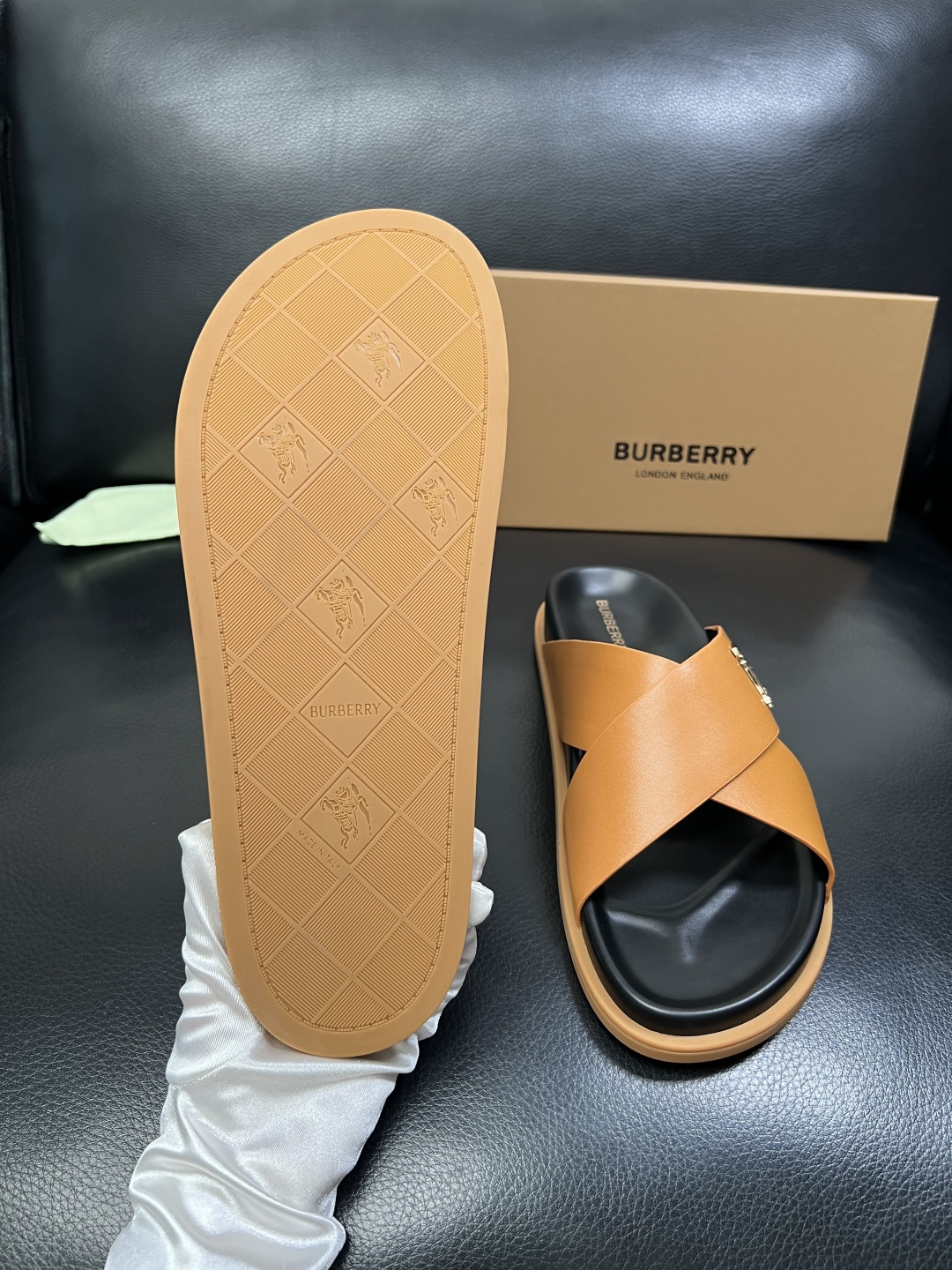 BURBERRY 顶级工艺品 巴宝莉 拖鞋专柜同步，原厂配置意大利进口牛皮面料，高品质复杂拼接工艺，进口