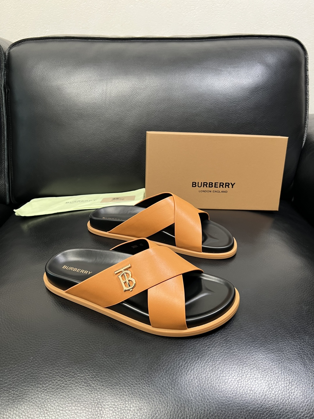 BURBERRY 顶级工艺品 巴宝莉 拖鞋专柜同步，原厂配置意大利进口牛皮面料，高品质复杂拼接工艺，进口